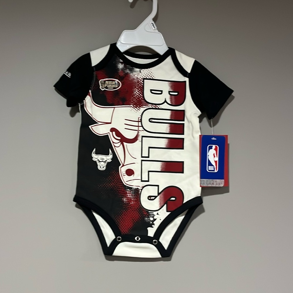 Mitchell & Ness Chicago Bulls Red and Black Graphic Onesie